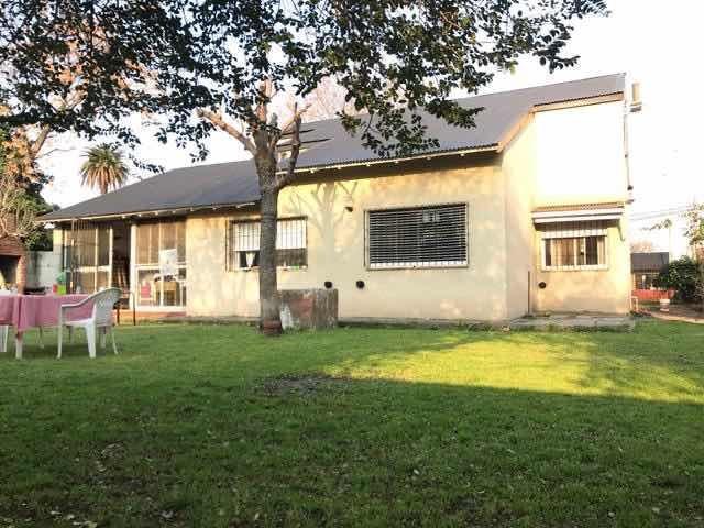 Casa en venta - 5 dormitorios 2 baños - patio - 623 mts2 - Ituzaingó 4