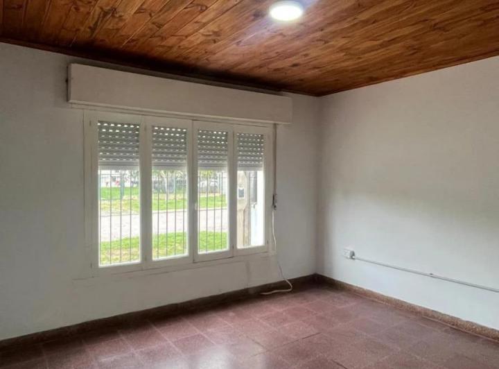 Casa en venta - 2 Dormitorios 1 Baño - 320Mts2 - San Miguel del Monte 2