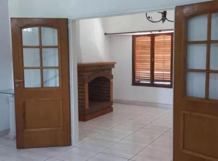 Casa en venta - 4 Dormitorios 4 Baños - Cochera - 950Mts2 - José C. Paz 3