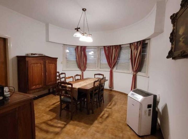 Casa en venta - 4 Dormitorios 3 Baños 1 Cochera - 330Mts2 - Miramar 1
