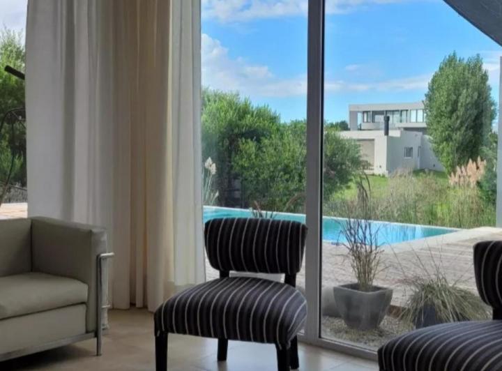 Casa en venta - 5 Dormitorios 4 Baños - 1.550Mts2 - Pinamar 3