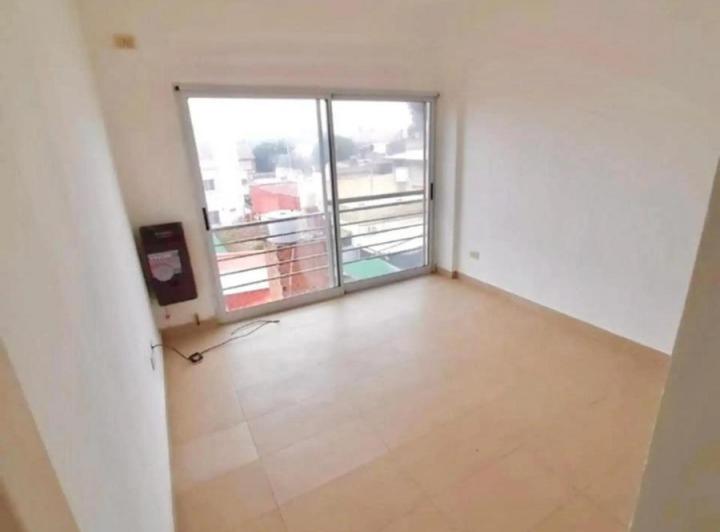 Departamento en venta - 2 Dormitorios 2 Baños - 60Mts2 - Berazategui 5