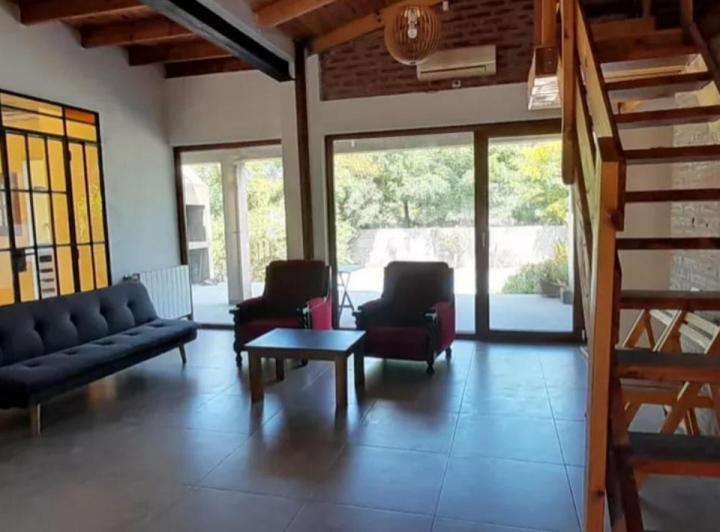 Casa en venta - 2 Dormitorios 2 Baños - Cocheras - 330Mts2 - Quequén 3