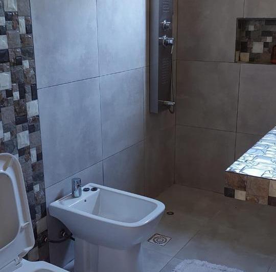 Casa en venta - 3 Dormitorios 2 Baños - Costa del Este 2