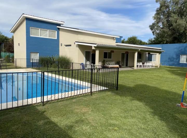 Casas en venta - 8 Dormitorios 5 Baños - Bella Vista 1