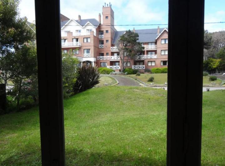 Casa en venta - 3 dormitorios 2 baños - 800mts2 - Costa Del Este 1