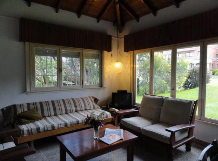 Casa en venta - 3 dormitorios 2 baños - 800mts2 - Costa Del Este 3
