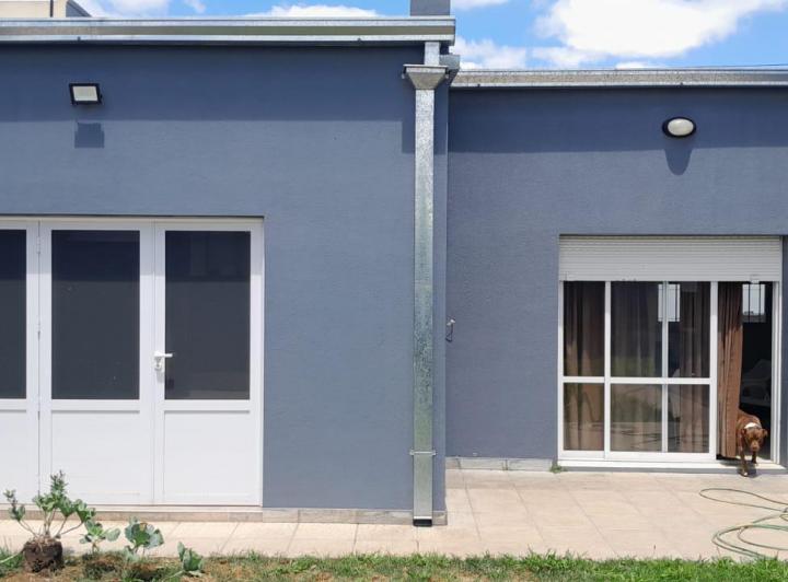 Casa en venta - 2 Dormitorios 1 Baño - Cochera - 380Mts2 - Chivilcoy 2