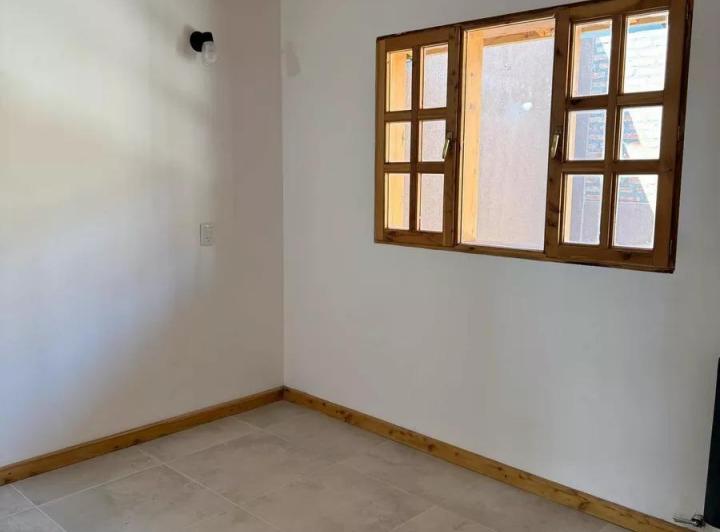 Casa en venta - 2 Dormitorios 1 Baño - Cochera - 125Mts2 - El Bolsón 4