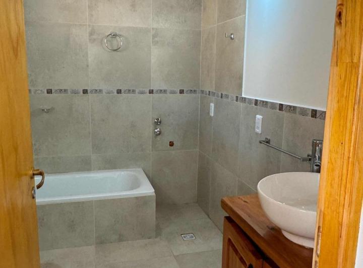 Casa en venta - 2 Dormitorios 1 Baño - Cochera - 125Mts2 - El Bolsón 3