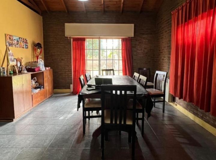 Casa en venta - 3 Dormitorios 2 Baños - Cochera - 472Mts2 - Mercedes 4