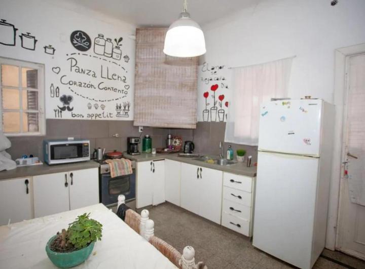 Casa en venta - 4 Dormitorios 2 Baños - Necochea 2
