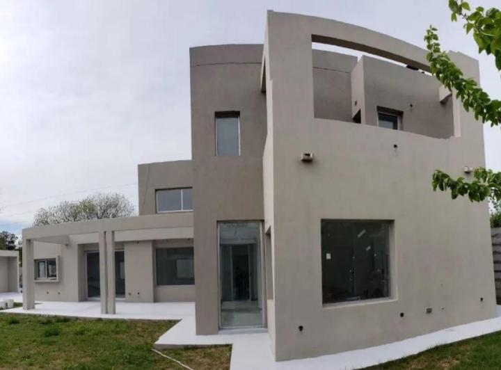 Casa venta 3 dormitorios 4 baños 720mts2 totales - Villa Elisa 2