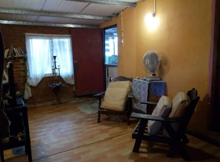 Casa venta 4 dormitorios 1 baño 300mts2 totales - Quequen 4