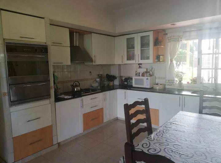Casa en venta - 4 Dormitorios 3 Baños - Cochera - 2.200Mts2 - Florencio Varela 5