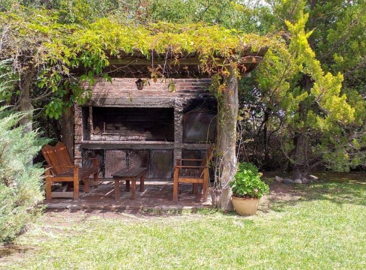 Casa en venta - 5 Dormitorios 3 Baños - Cocheras - 30.780Mts2 - Rama Caída, San Rafael 3
