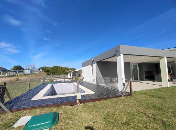 Casa en venta - 4 Dormitorios 5 Baños - Cocheras - 990Mts2 - Costa Esmeralda 3