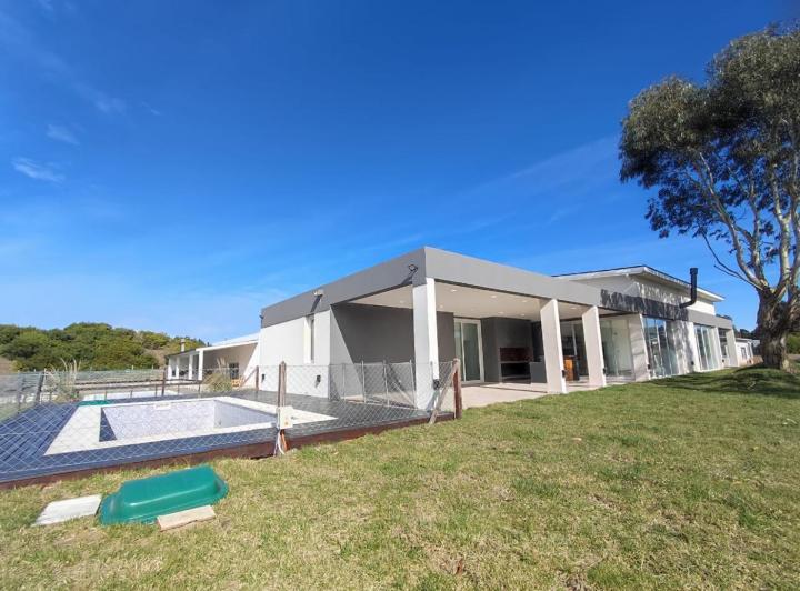 Casa en venta - 4 Dormitorios 5 Baños - Cocheras - 990Mts2 - Costa Esmeralda 1