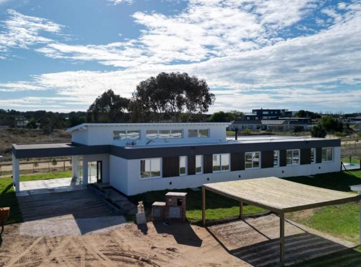 Casa en venta - 4 Dormitorios 5 Baños - Cocheras - 990Mts2 - Costa Esmeralda 2
