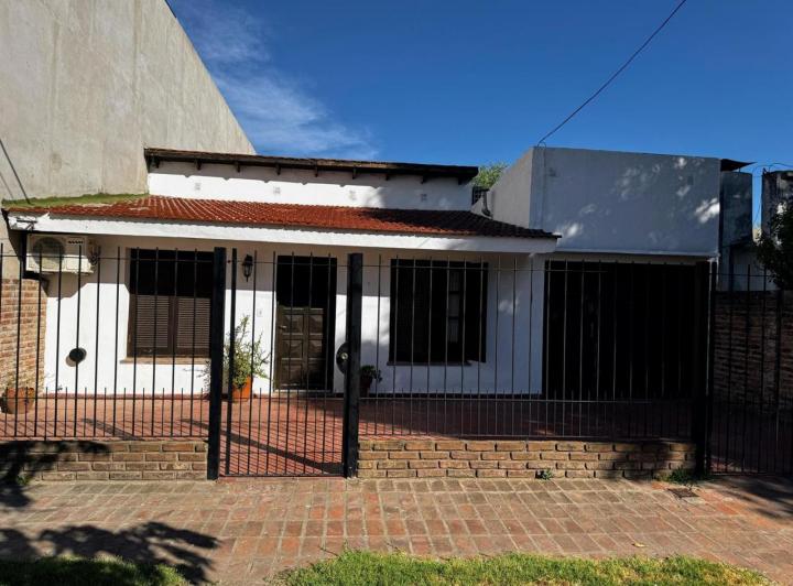 Casa en venta - 3 Dormitorios 1 Baño - Saladillo 1