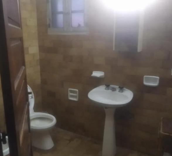 Casa venta - 4 dormitorios 2 baños - 1700mts2 totales - 120mts2 cubiertos - Mar Del Tuyu 3