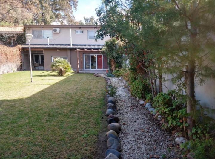 Casa en venta - 4 Dormitorios 4 Baños - San Rafael 5