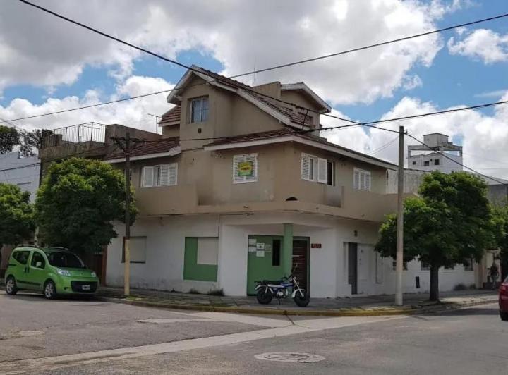Casa en venta - 4 Dormitorios 2 Baños - San Clemente del Tuyú 2