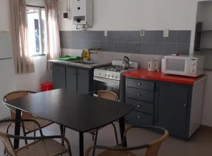 Casa en venta - 3 Dormitorios 1 Baño - Allen 5