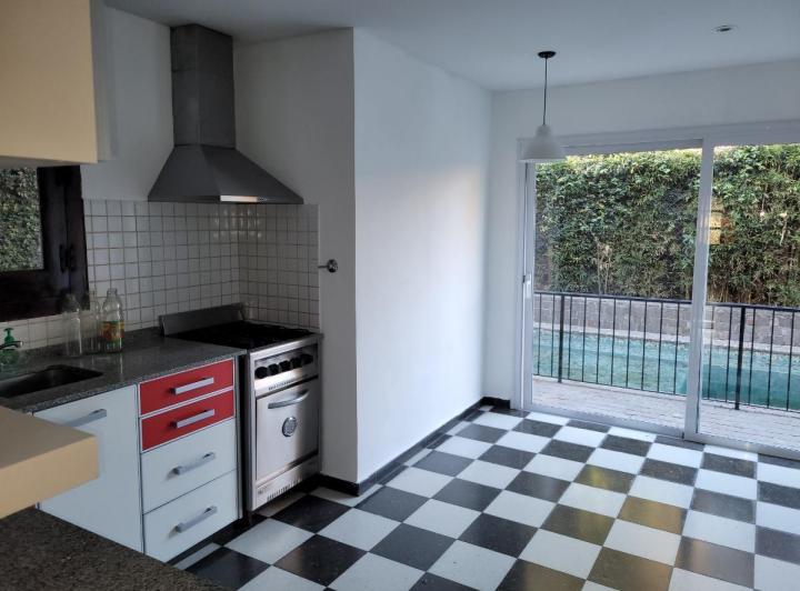 Casa en venta - 4 Dormitorios 3 Baños - Cochera - 244Mts2 - Bella Vista 4