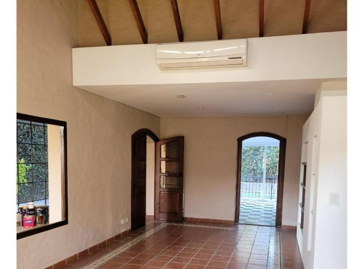 Casa en venta - 4 Dormitorios 3 Baños - Cochera - 244Mts2 - Bella Vista 2