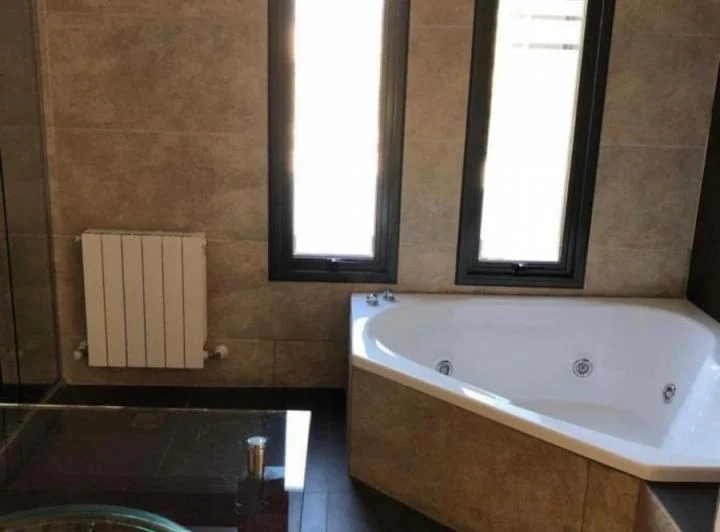 Casa en venta - 4 Dormitorios 6 Baños - Cocheras - 1.224Mts2 - Godoy Cruz 5