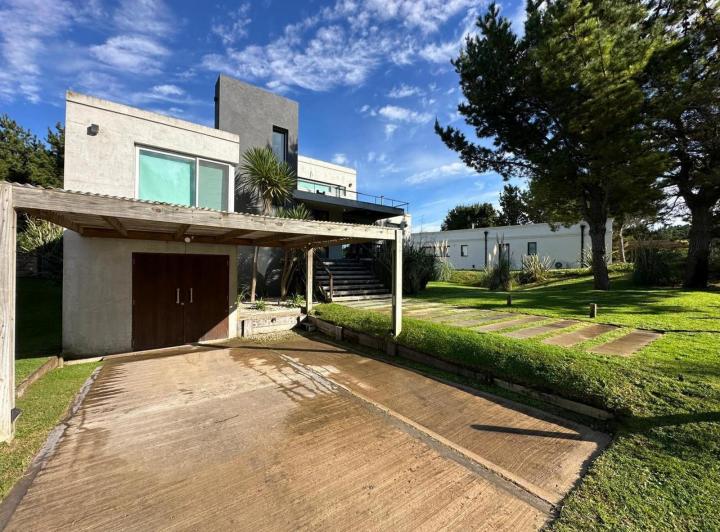 Casa en venta - 4 Dormitorios 4 Baños - Pinamar 3