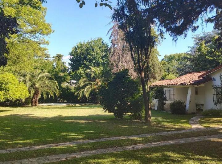 Casa en venta - 3 Dormitorios 1 Baño - Cochera - 1.140Mts2 - San Miguel 4