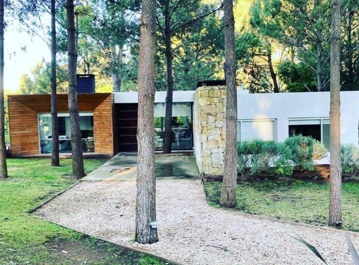 Casa en venta - 3 Dormitorios 2 Baños - Pinamar 1