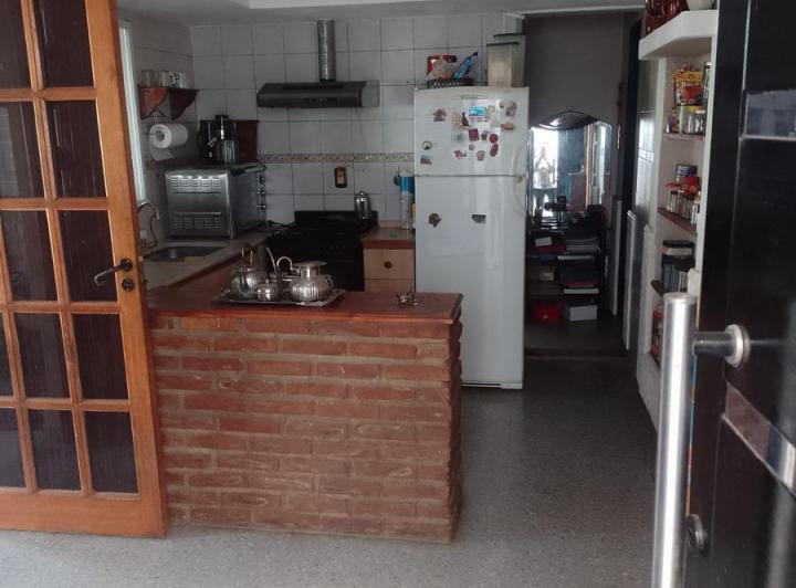 Casa en venta - 2 Dormitorios 1 Baño - Cochera - 401Mts2 - 12 De Octubre, Berazategui 3