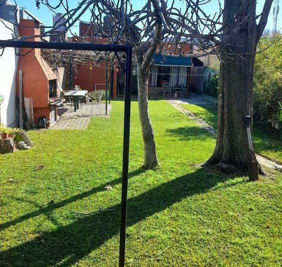 Casa en venta - 2 Dormitorios 1 Baño - Cochera - 401Mts2 - 12 De Octubre, Berazategui 4