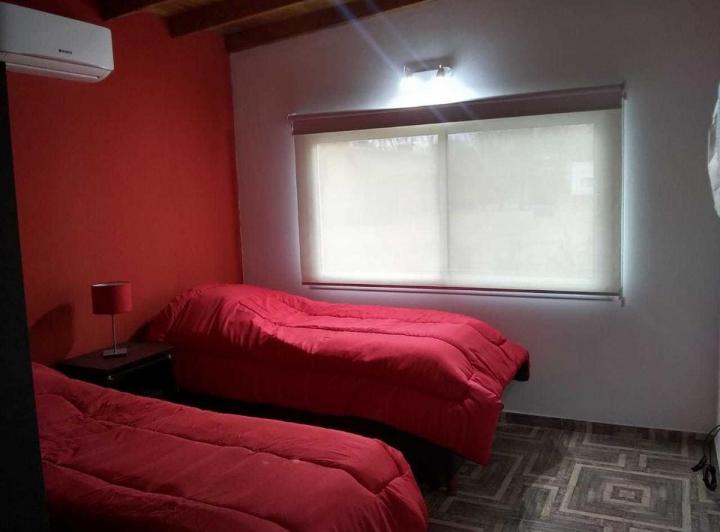 Casa en venta - 4 Dormitorios 4 Baños - 555Mts2 - Costa del Este 3