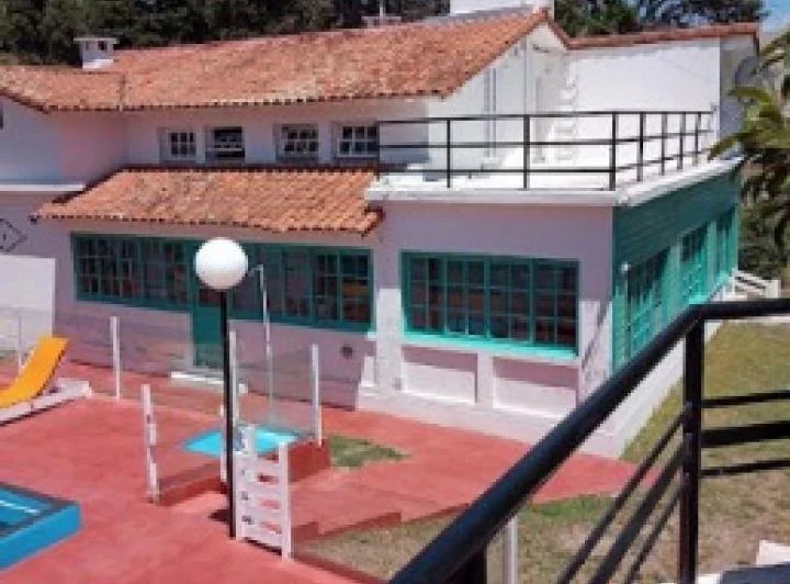 Casa en venta - 5 Dormitorios 3 Baños - Mar de Ajó 2