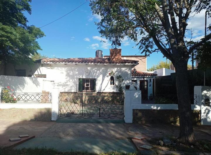 Casa en venta - 4 Dormitorios 2 Baños - Capilla del Monte 3