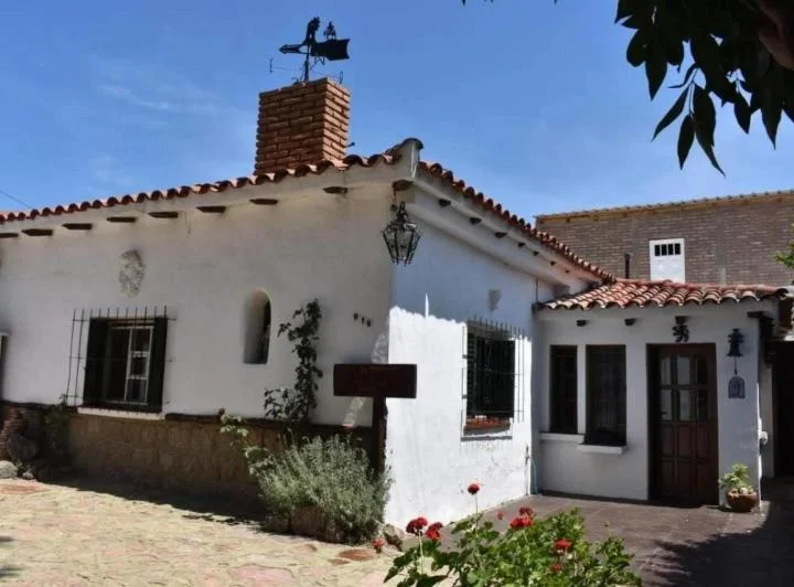 Casa en venta - 4 Dormitorios 2 Baños - Capilla del Monte 2