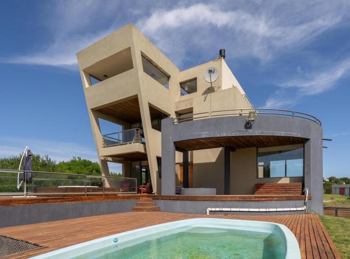 Casa en venta - 4 Dormitorios 3 Baños - Pinamar 2
