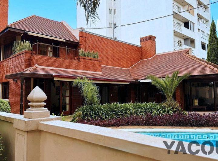 Casa en venta - 4 Dormitorios 4 Baños - Cochera - 751Mts2 - La Plata 3