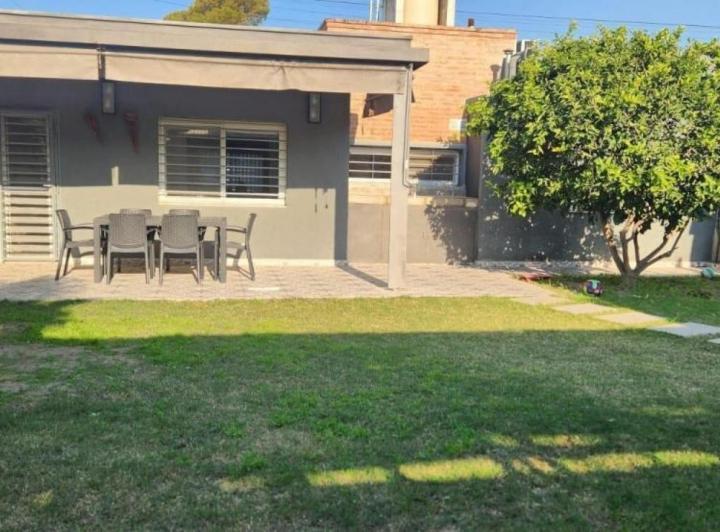 Casa en venta - 2 Dormitorios 2 Baños - Río Cuarto 1