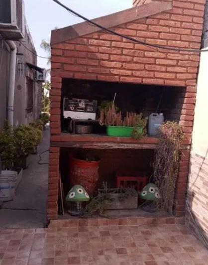 Casa en venta - 4 dormitorios 2 baños - 433mts2 - Chivilcoy 3