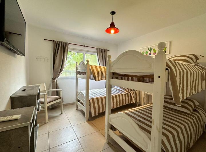 Casa en venta - 4 Dormitorios 2 Baños - Pinamar 5