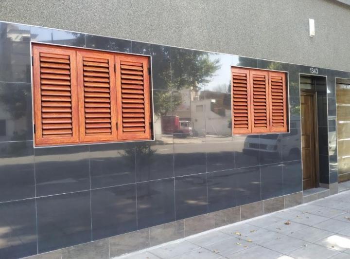 Casa en venta - 4 dormitorios 3 baños patio terraza  - 265mts2 - Pompeya 3