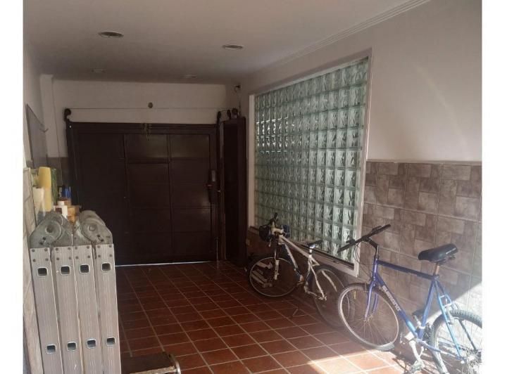 Casa en venta - 4 dormitorios 3 baños patio terraza  - 265mts2 - Pompeya 5