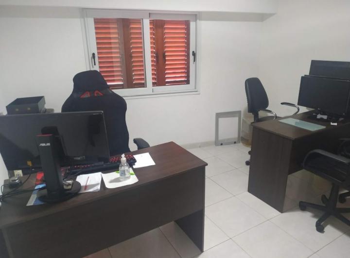 Casa en venta - 4 dormitorios 3 baños patio terraza  - 265mts2 - Pompeya 4