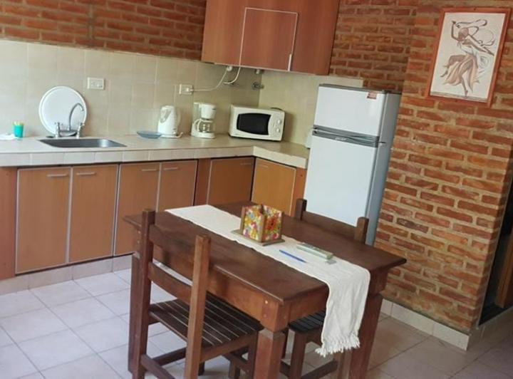 Casa venta 5 dormitorios 2 baños 1 cochera 700 mts2 totales - Costa Del Este 3