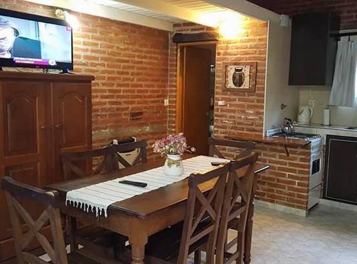 Casa venta 5 dormitorios 2 baños 1 cochera 700 mts2 totales - Costa Del Este 5
